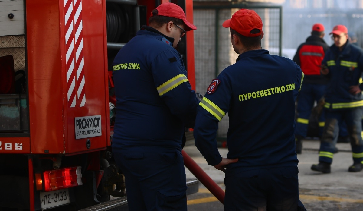 Υπό μερικό έλεγχο η φωτιά στα Σπάτα – Μαίνεται στο Μαρούσι