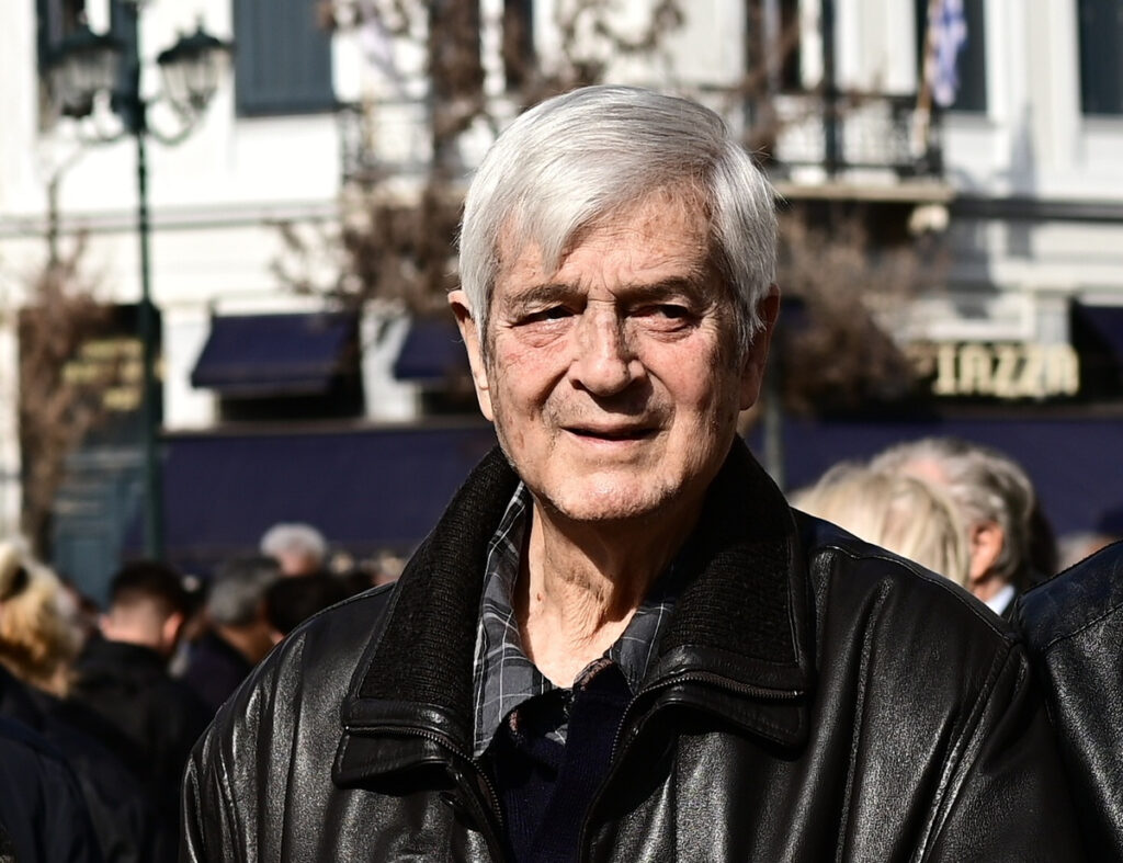 Τάκης Οικονομόπουλος: Το «πουλί» πέταξε στον ουρανό – Έφυγε σε ηλικία 81 ετών