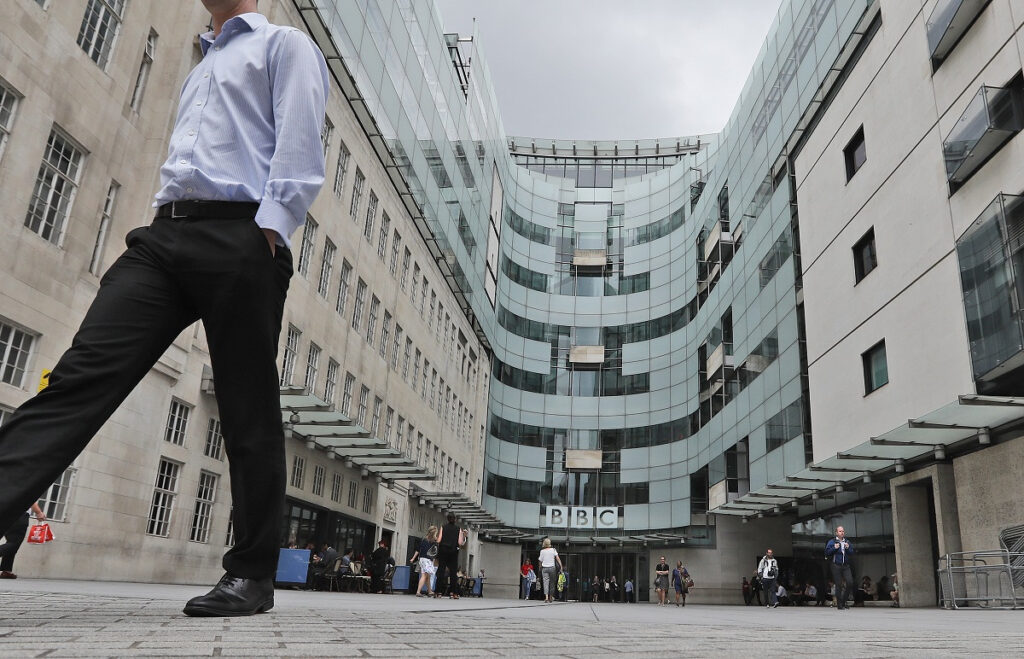 Νέα δεδομένα για τον παρουσιαστή του BBC που πλήρωσε ανήλικο για γυμνές φωτογραφίες – «Ανοησίες» λέει δικηγόρος