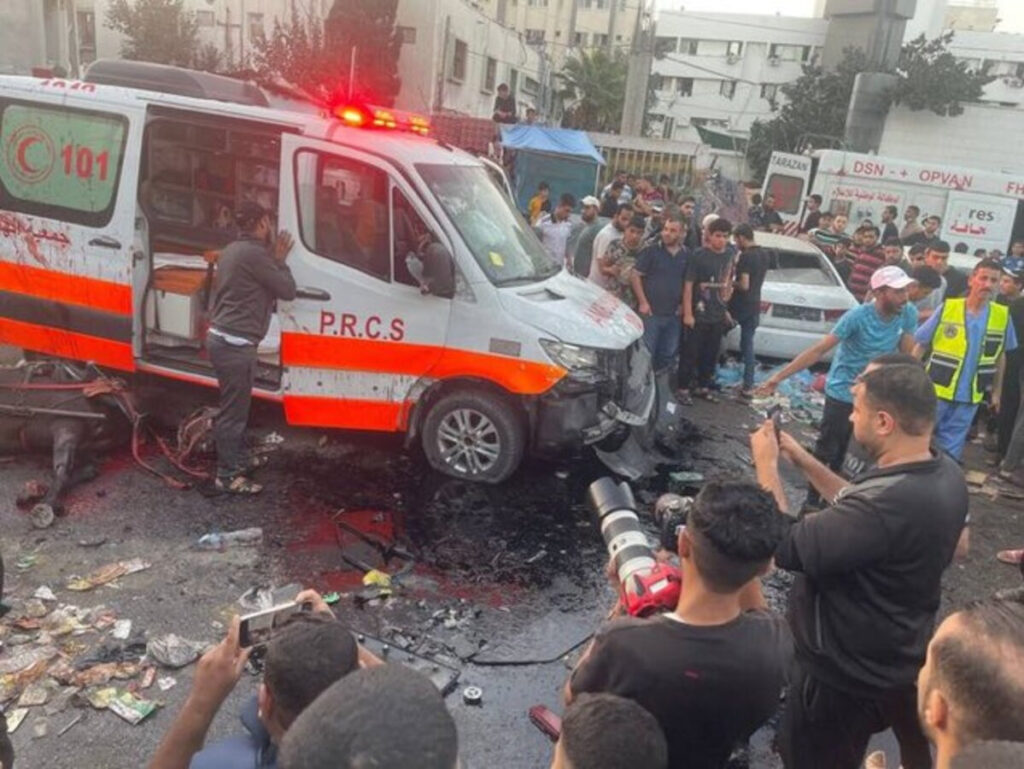 Γάζα: Νέος ισραηλινός βομβαρδισμός σε νοσοκομείο – Χτύπησαν κομβόι ασθενοφόρων