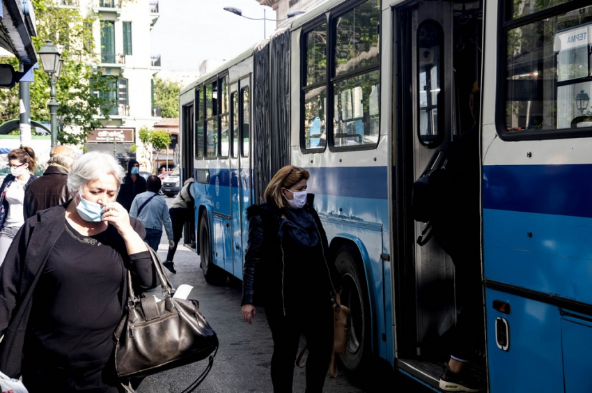 Νέα κρούσματα: Το όριο συναγερμού και η γενική χρήση μάσκας