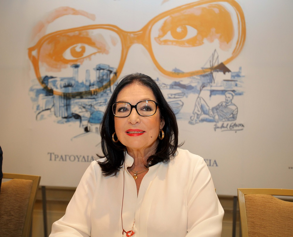 Εμβολιάστηκε η Νάνα Μούσχουρη