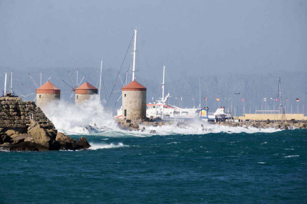 Meteo: Πλησίασε τα 110 χλμ/ώρα η μέγιστη ριπή ανέμου – Πού καταγράφηκε