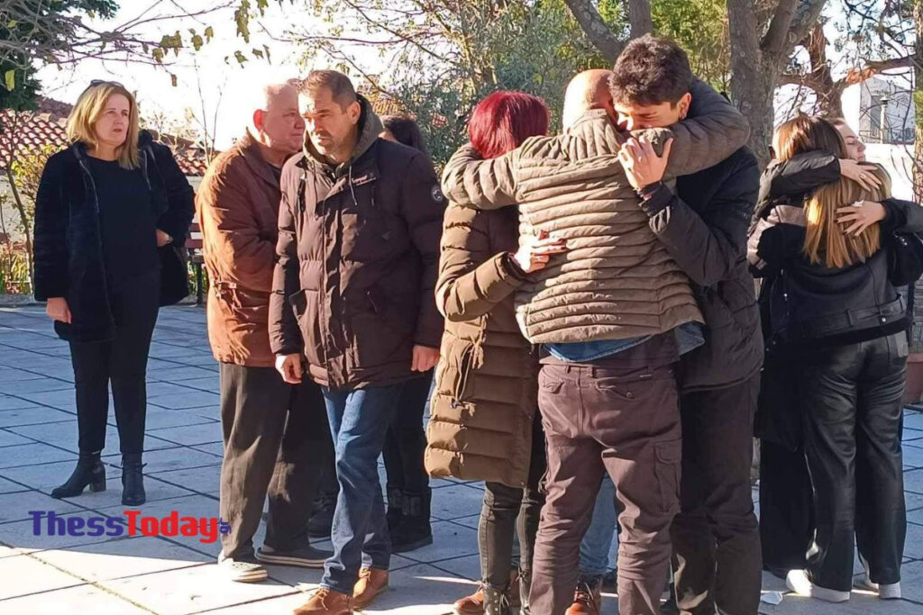 «Αθάνατη»: Συγκίνηση στην κηδεία της 50χρονης που κατασπάραξαν τα σκυλιά (φωτογραφίες)
