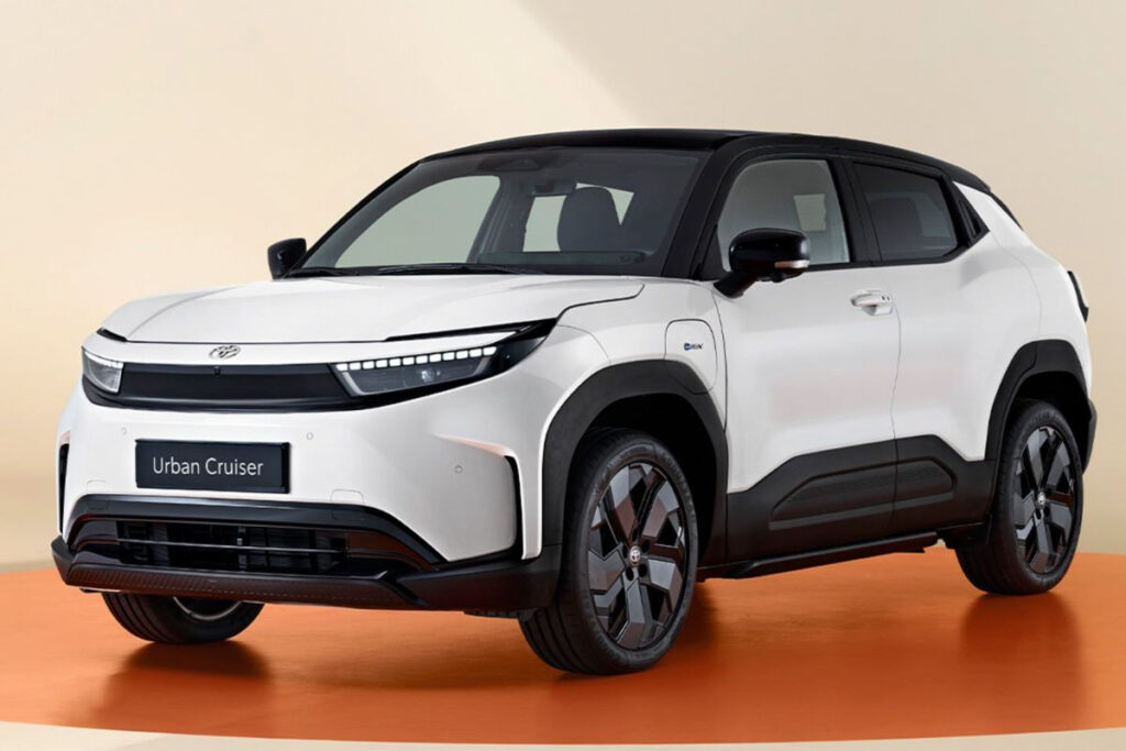 Νέο Toyota Urban Cruiser: Ο μεγάλος, αμιγώς ηλεκτροκίνητος, αδελφός του Yaris Cross (βίντεο)
