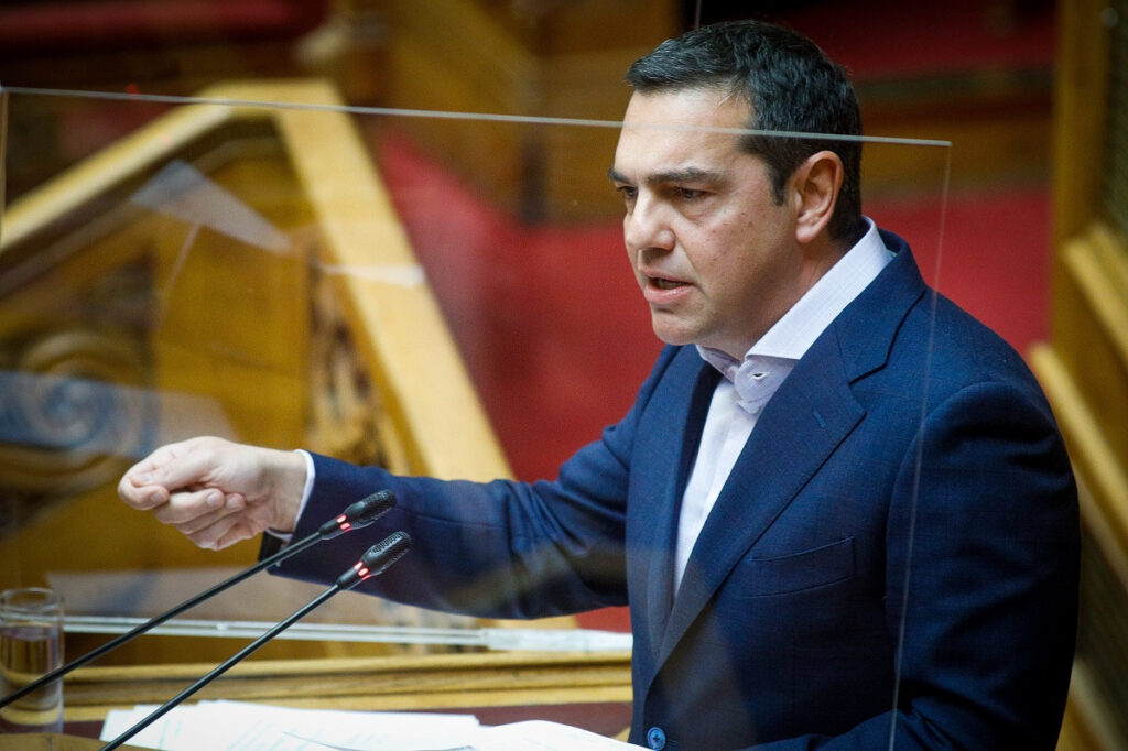 Τσίπρας: Τα νοικοκυριά δεν έχουν να βγάλουν το μήνα και η κυβέρνηση κάνει πάρτι με δημόσιο χρήμα