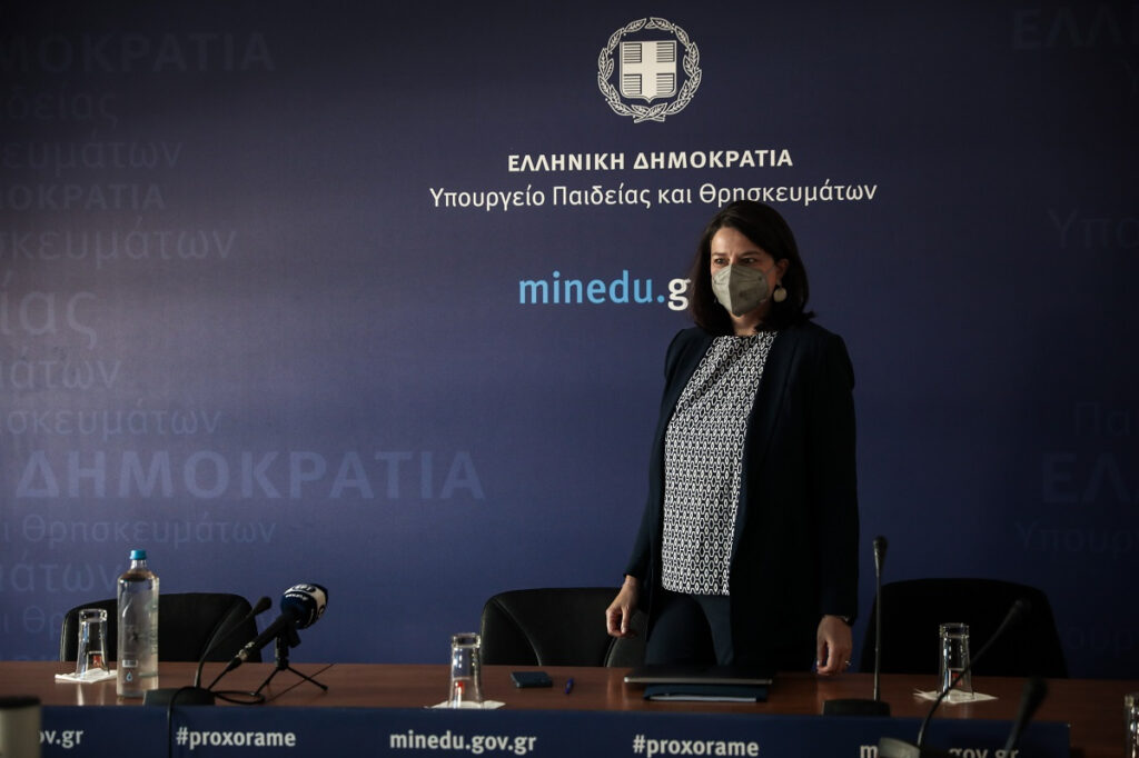 Κεραμέως για Ελάχιστη Βάση Εισαγωγής: «Εμείς θέλουμε αποφοίτους όχι εισαχθέντες»