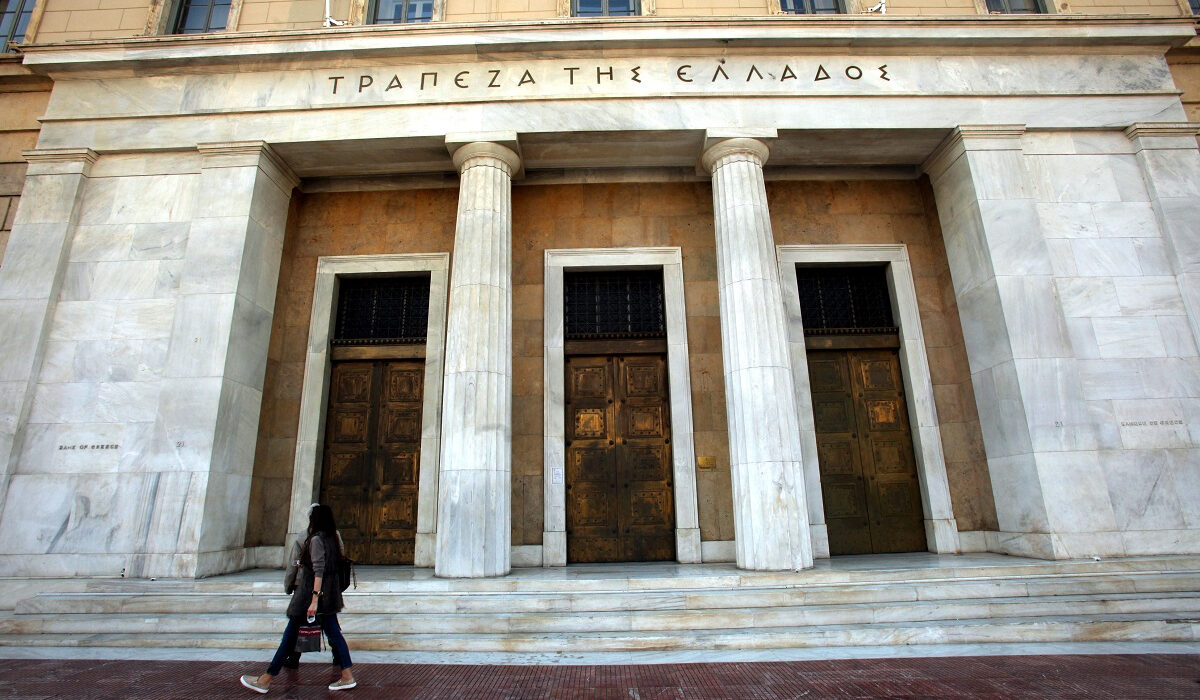 Η έκθεση της ΤτΕ θολώνει το success story – Η ακρίβεια και οι… φτωχοί τουρίστες