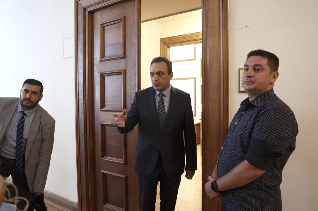 Από κόμμα έγιναν… διόδια οι Σπαρτιάτες: Επέστρεψαν τρεις βουλευτές που έφυγαν για τριήμερο