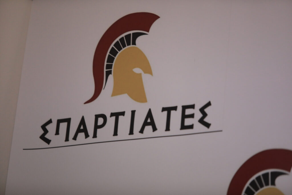 Τρίτο «κόμμα» στη Βουλή η Ακροδεξιά