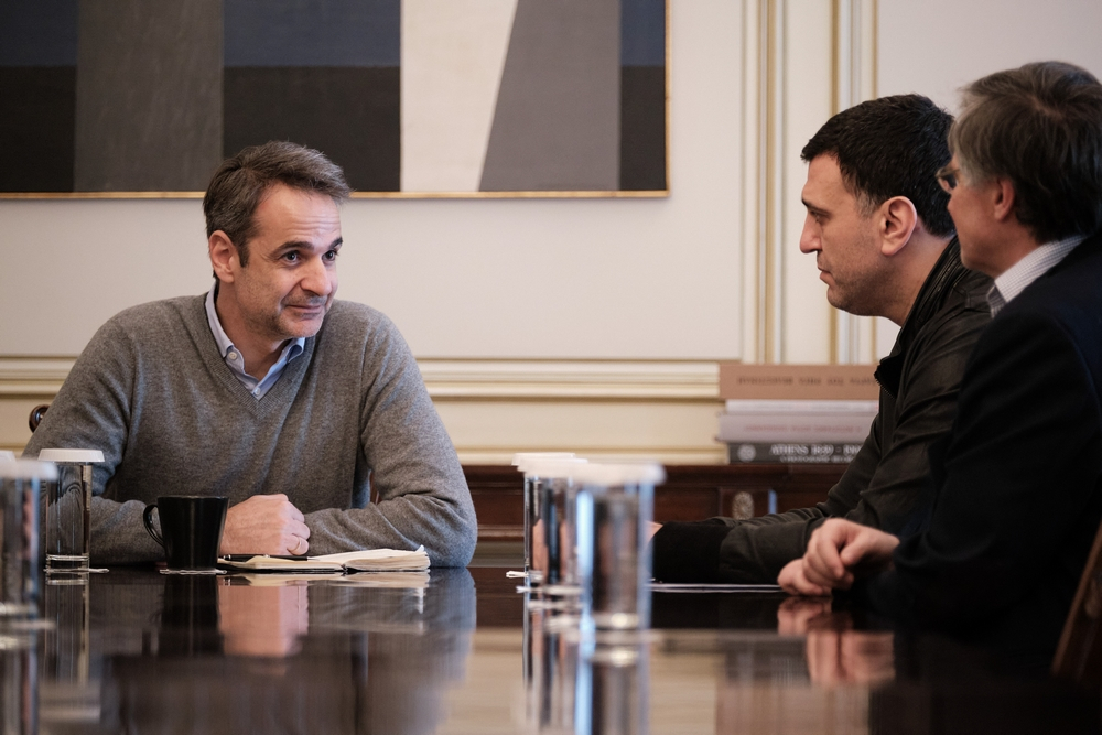 Κορονοϊός στην Ελλάδα: Σύσκεψη στο Μαξίμου – Μητσοτάκης: «Να συνεχιστεί η έγκαιρη και έγκυρη ενημέρωση των πολιτών»