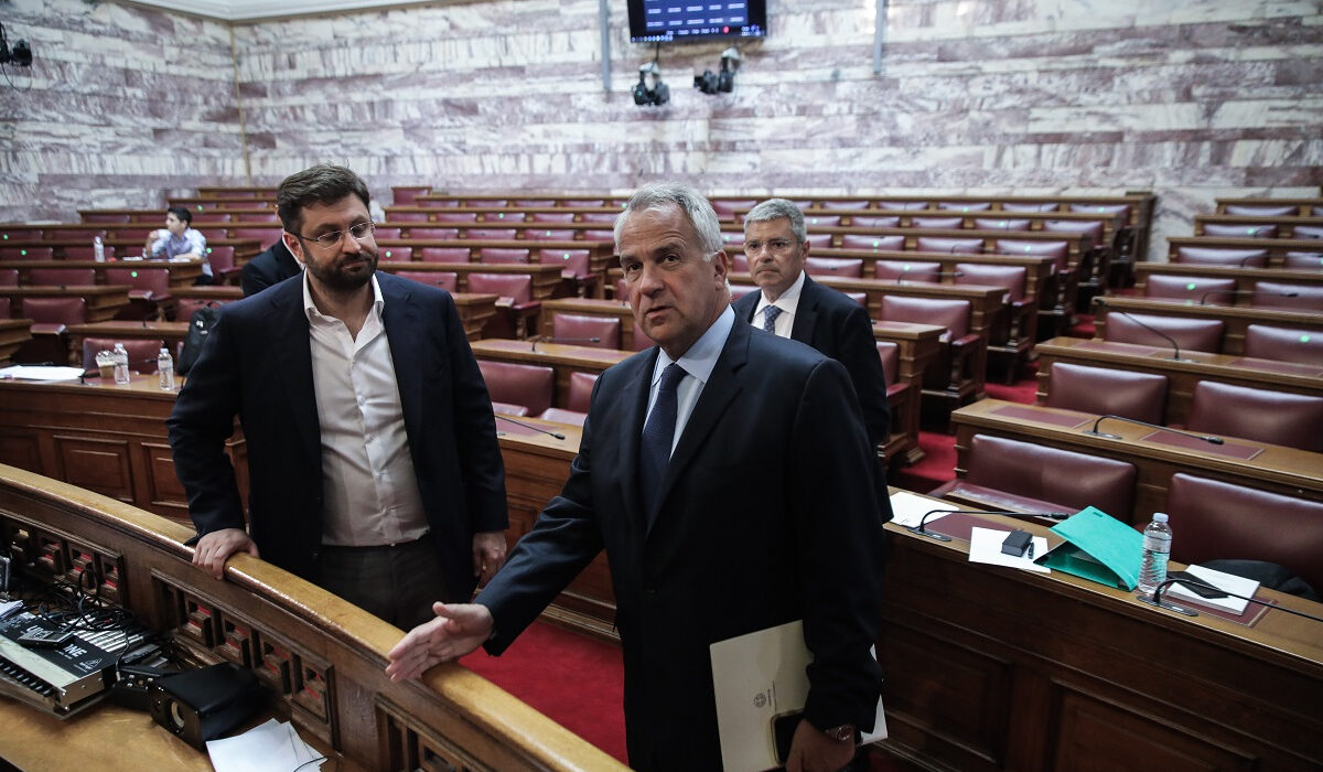 Σκληρή κόντρα Βορίδη – Ζαχαριάδη για τα χρέη της ΝΔ: «Θα τρώτε και θα πίνετε στην υγεία των κορόιδων»