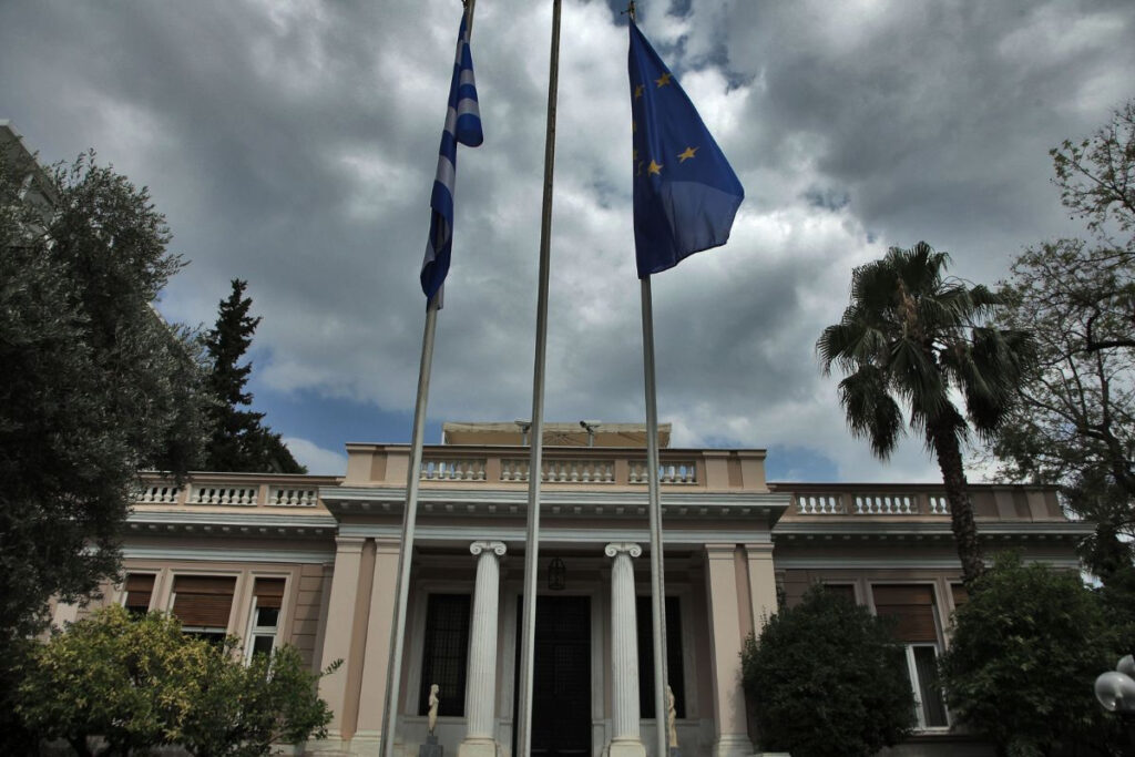 «Μπαρμπούνι πιασμένο στα δίχτυα το Μαξίμου»