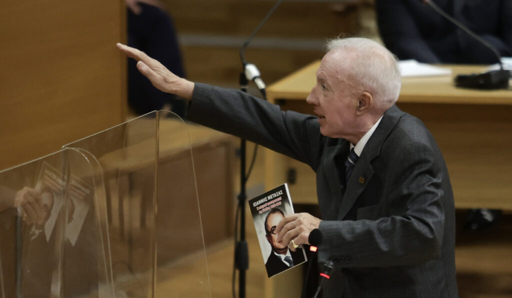 Διαγραφή του Κωνσταντίνου Πλεύρη από τον ΔΣΑ για τον ναζιστικό χαιρετισμό