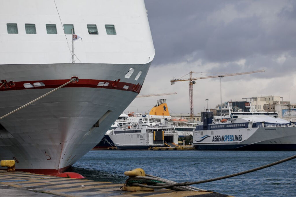 Απαγορευτικό απόπλου λόγω κακοκαιρίας – Σε ποια λιμάνια είναι δεμένα τα πλοία
