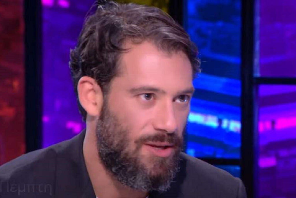 Αντίνοος Αλμπάνης: Έκανε την ανατροπή και φίλησε τον έκπληκτο Θεοχάρη Ιωαννίδη
