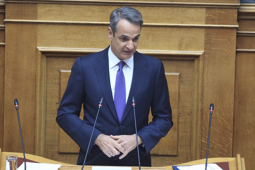 Επίθεση Μητσοτάκη σε ΣΥΡΙΖΑ και ΠΑΣΟΚ: «Ελέφαντας στο δωμάτιο» η ακρίβεια – LIVE η συζήτηση στη Βουλή