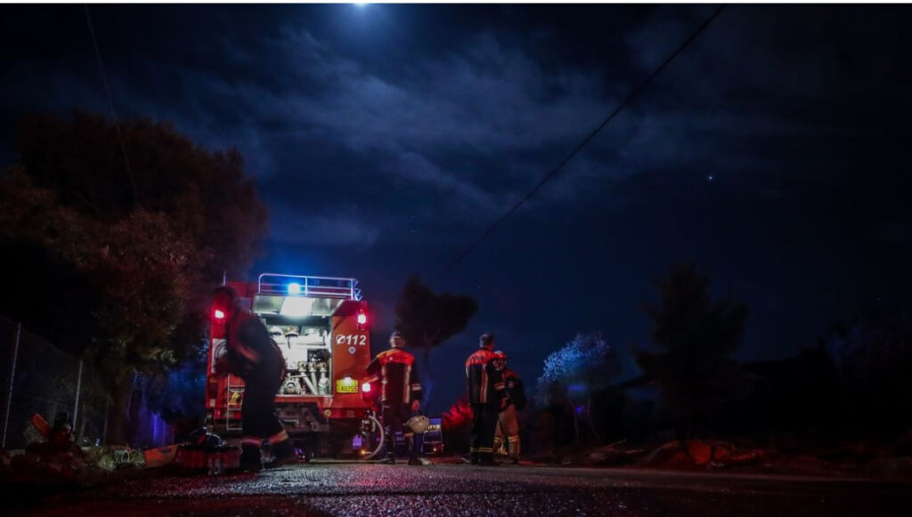 Φωτιά τώρα στα κτήματα Καμπά στην Κάτζα