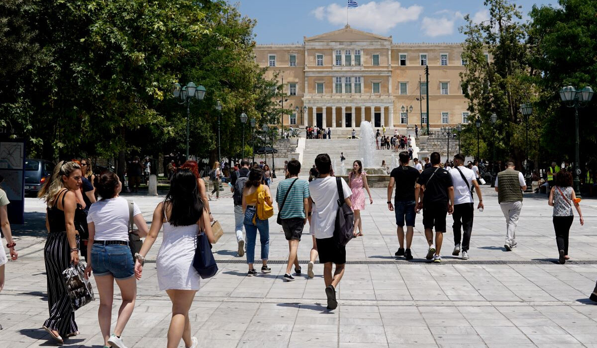 Ξανά τα Χριστούγεννα των… μνημονίων: Τα επιδόματα που δεν θα δοθούν – Οι συντάξεις που δεν θα αυξηθούν