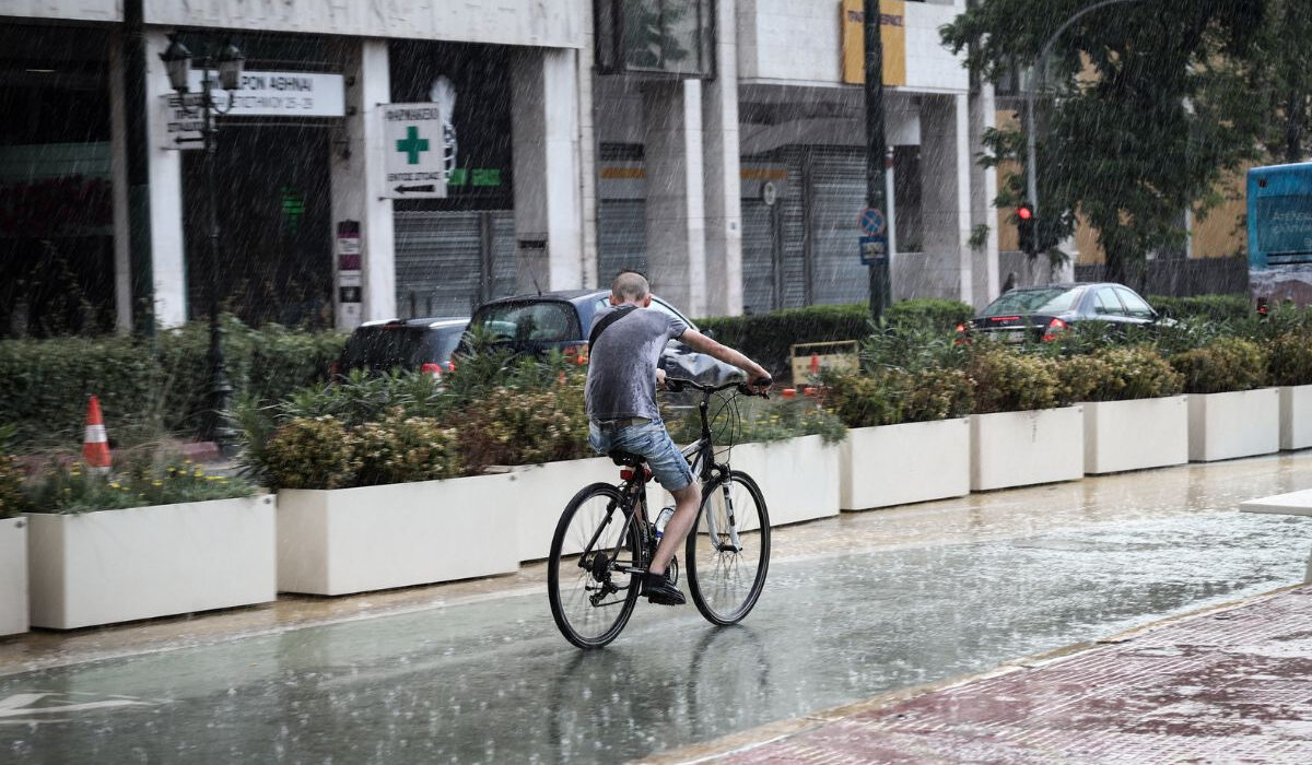 Τριήμερη κακοκαιρία με ξαφνικές καταιγίδες και μεγάλο κίνδυνο για πλημμύρες – Ο χάρτης της «Ψυχρής Λίμνης»