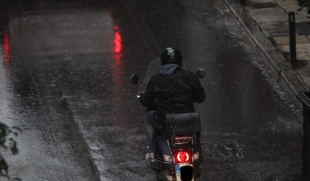 Καιρός-meteo: Βροχερό σκηνικό την Παρασκευή – Πού θα πέσουν καταιγίδες