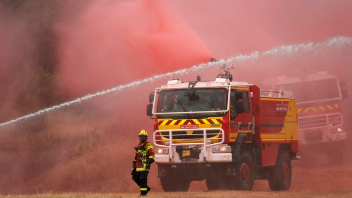 Πυρκαγιές στη νότια Γαλλία – Περισσότεροι από 2.500 κατασκηνωτές απομακρύνθηκαν