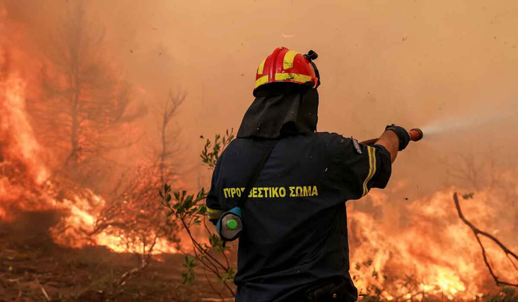 Κάτω τα χέρια από τους πυροσβέστες μας!