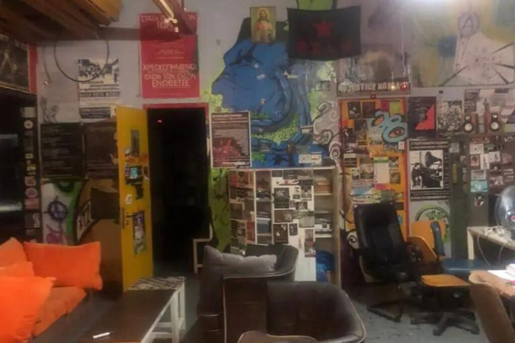 «Ντου» της ΕΛΑΣ σε κατάληψη 20 ετών στην Πολυτεχνειούπολη (φωτογραφίες)
