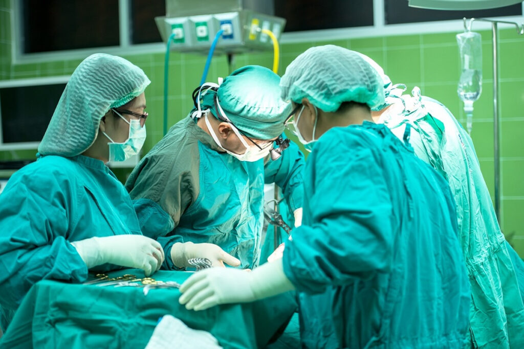 Διχάζουν τα απογευματινά χειρουργεία στο ΕΣΥ – Απεργιακές κινητοποιήσεις από την ΕΙΝΑΠ