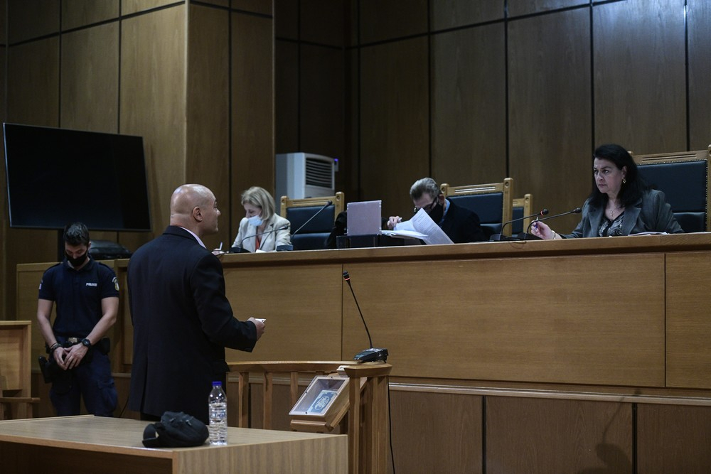 Παρακαλάνε για αναστολή οι Χρυσαυγίτες – Ο Γερμενής έφερε τη μητέρα του