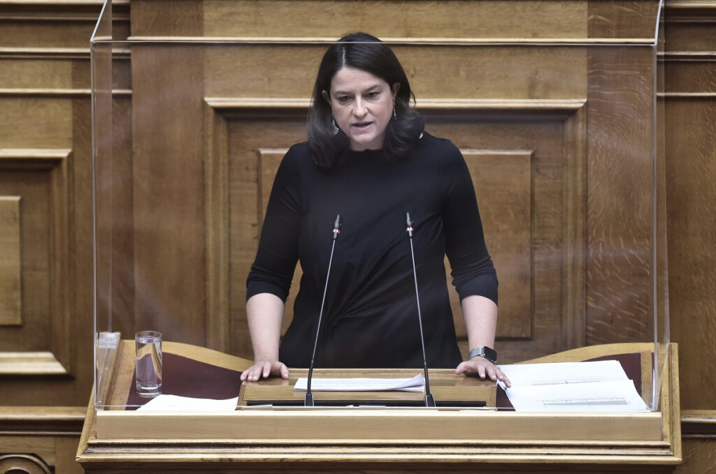 Fake news από τη Νίκη Κεραμέως για τη χρηματοδότηση που απέδωσε στο ΣΥΡΙΖΑ