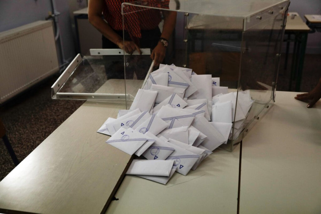 Αναποφάσιστοι: Σε τι ελπίζει η ΝΔ – Τι σχεδιάζει