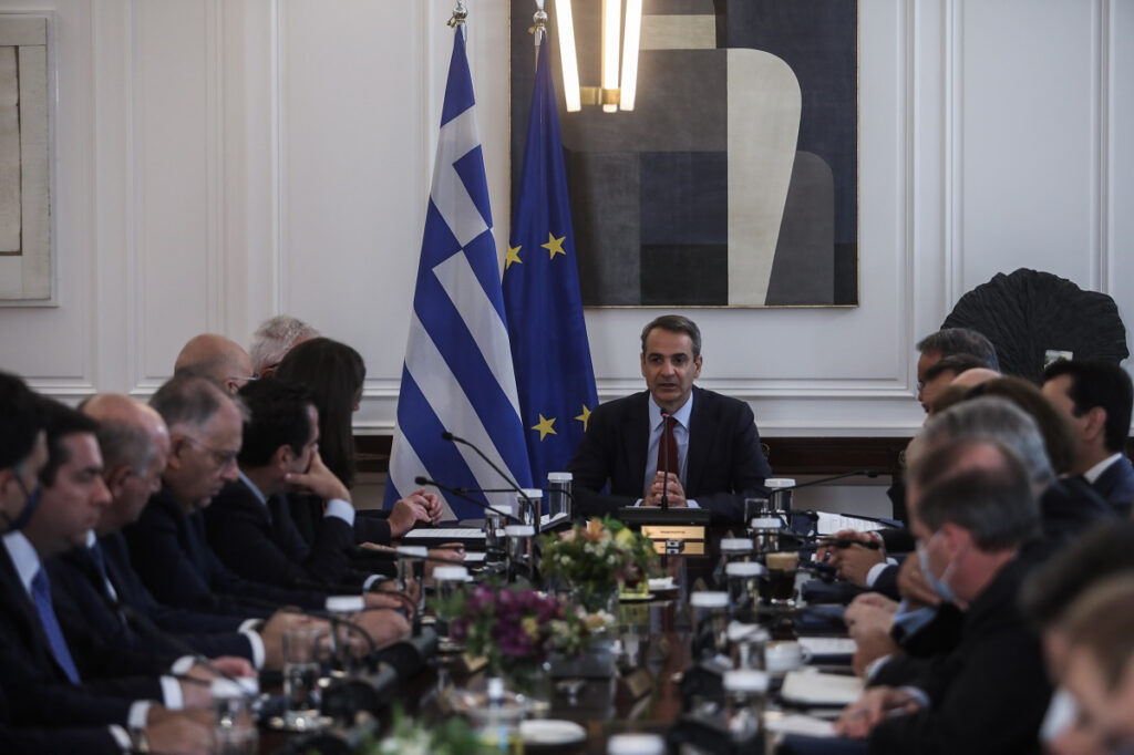 Ρεκόρ ασυδοσίας: Ξεπέρασαν τα 7,5 δισ. οι απευθείας αναθέσεις και οι «κλειστοί διαγωνισμοί»