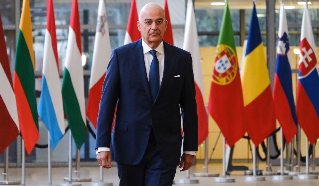 Νίκος Δένδιας: Τσεκούρι