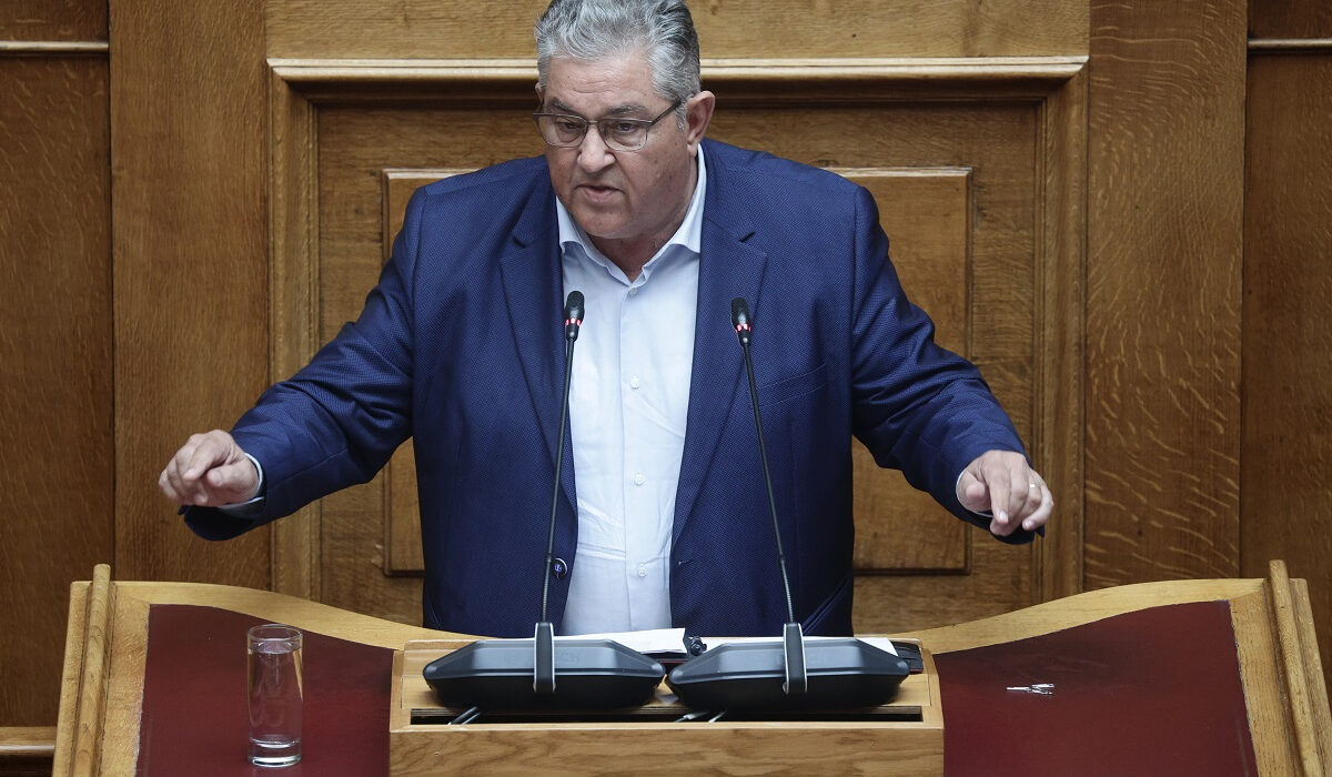 Κουτσούμπας: Το ΚΚΕ θα κάνει ό,τι περνάει από το χέρι του για να μην ξεχαστεί το έγκλημα των Τεμπών