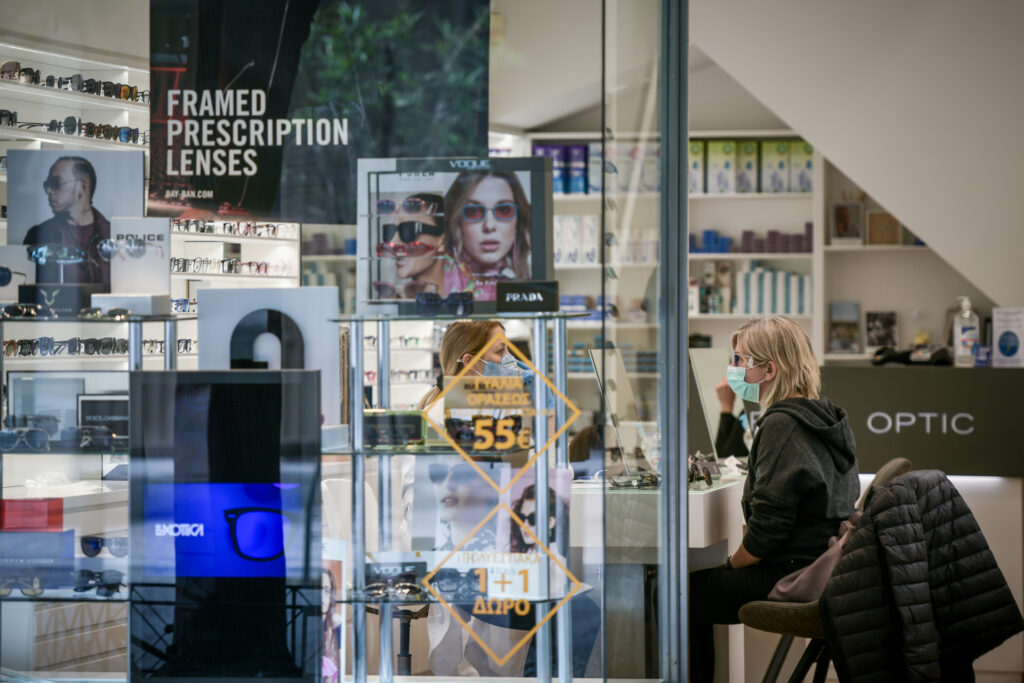 Ανοιχτά τα καταστήματα τις Κυριακές στα εμπορικά κέντρα στα Σπάτα