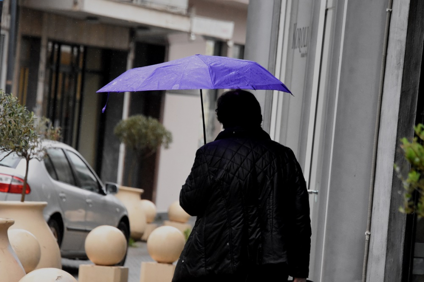 Καιρός: Πτώση της θερμοκρασίας Δευτέρα-Πού αναμένονται καταιγίδες