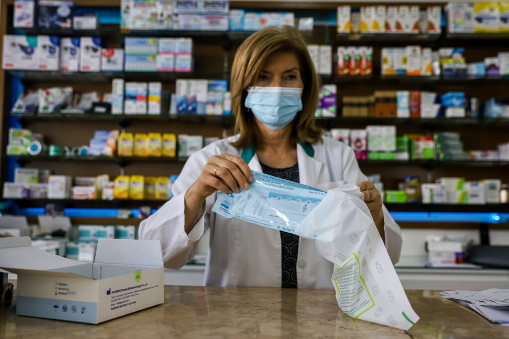 Διπλασιάστηκε σε ένα μήνα η ζήτηση σε rapid tests και self tests στα φαρμακεία