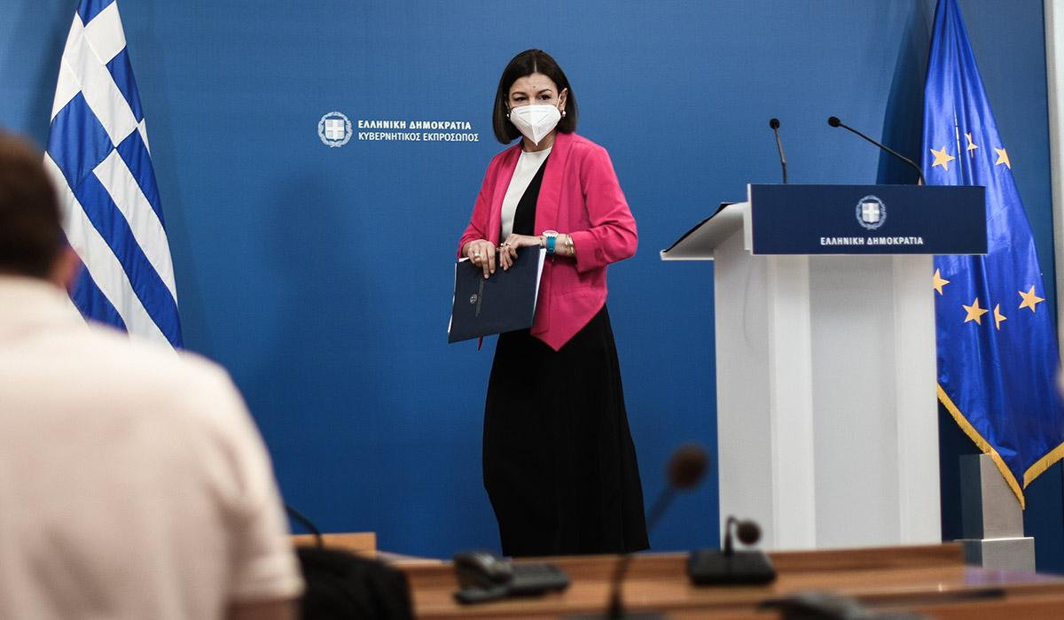 Πελώνη: Περιοριστικά μέτρα για τους ανεμβολίαστους για όσο έχουμε πανδημία