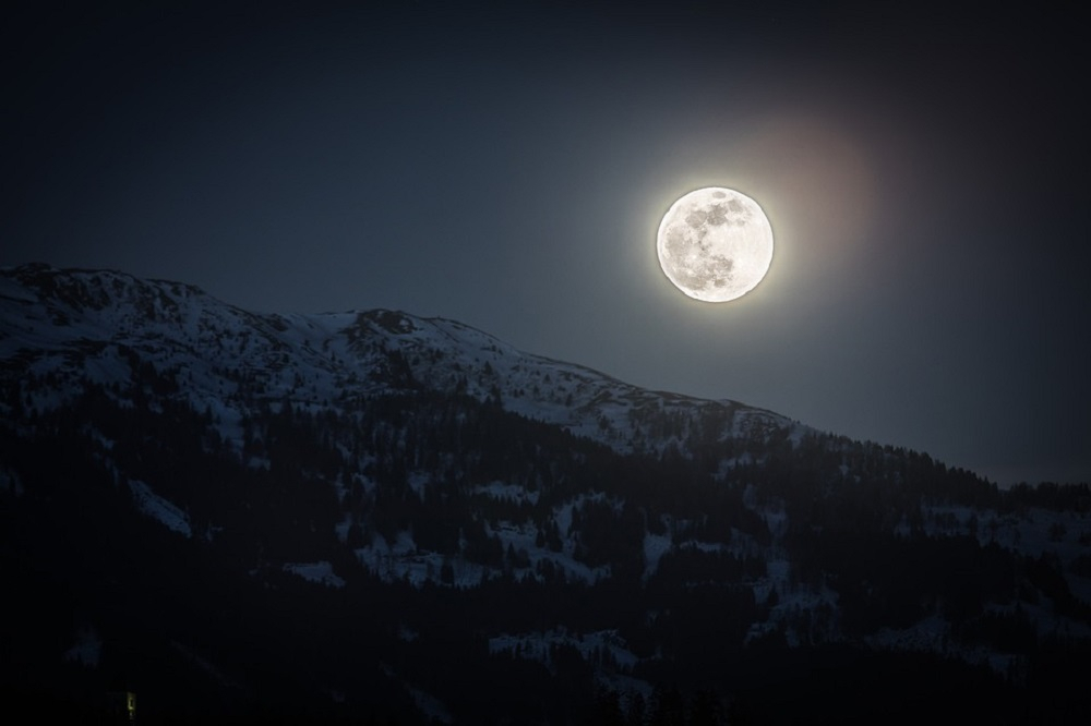 Blue Moon: Αύριο η δεύτερη πανσέληνος του Οκτωβρίου
