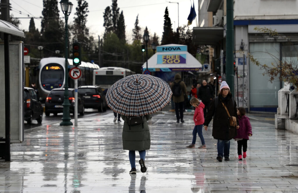 Καιρός: Έκτακτο δελτίο της ΕΜΥ για βροχές και καταιγίδες – Οι περιοχές που θα επηρεαστούν