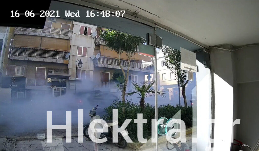 Κόρινθος: Οδηγός παθαίνει επιληπτική κρίση και πέφτει πάνω σε αυτοκίνητα (Βίντεο)