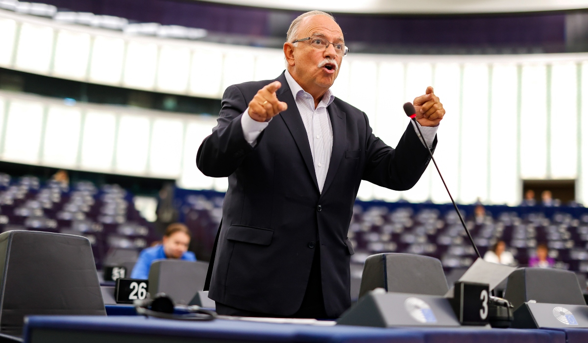 Ο Παπαδημούλης στέλνει στην Ευρωβουλή τη γνωμοδότηση Ντογιάκου