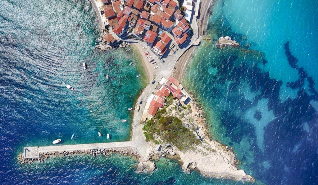 Το ελληνικό νησί που «ψηφίζουν» τα διεθνή ΜΜΕ για το 2023