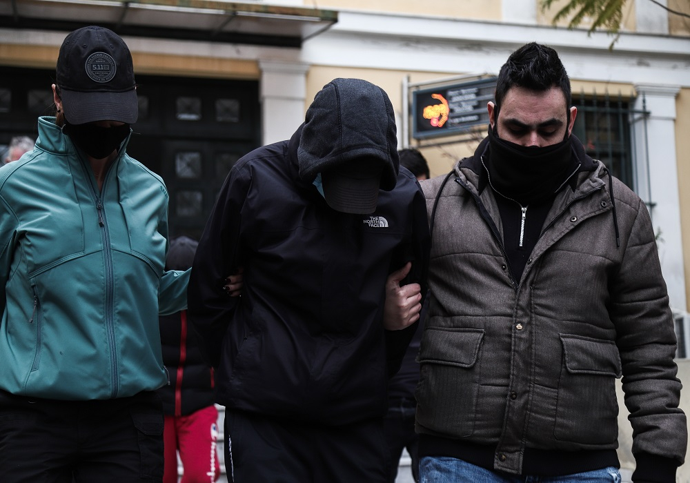 Ξυλοδαρμός στο Μετρό: Υπό κράτηση μέχρι την απολογία τους οι δύο ανήλικοι – Ελεύθερος ο ειδικός φρουρός