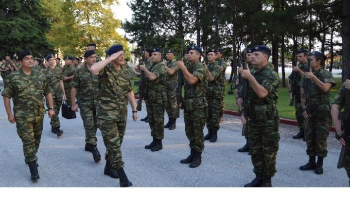 Ο Παυλόπουλος απαλλάσσει τους ένστολους από πειθαρχικές ποινές ενόψει 28ης Οκτωβρίου