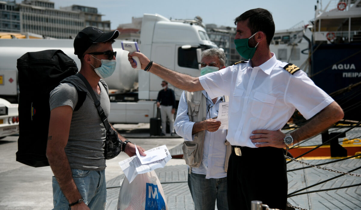 Αυξάνεται η κίνηση στα λιμάνια – Εντατικοί έλεγχοι στα πλοία για εφαρμογή των μέτρων