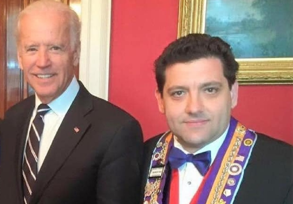 Ποιος είναι ο Μητσοτάκης που μαγειρεύει για τον Τζο Μπάιντεν