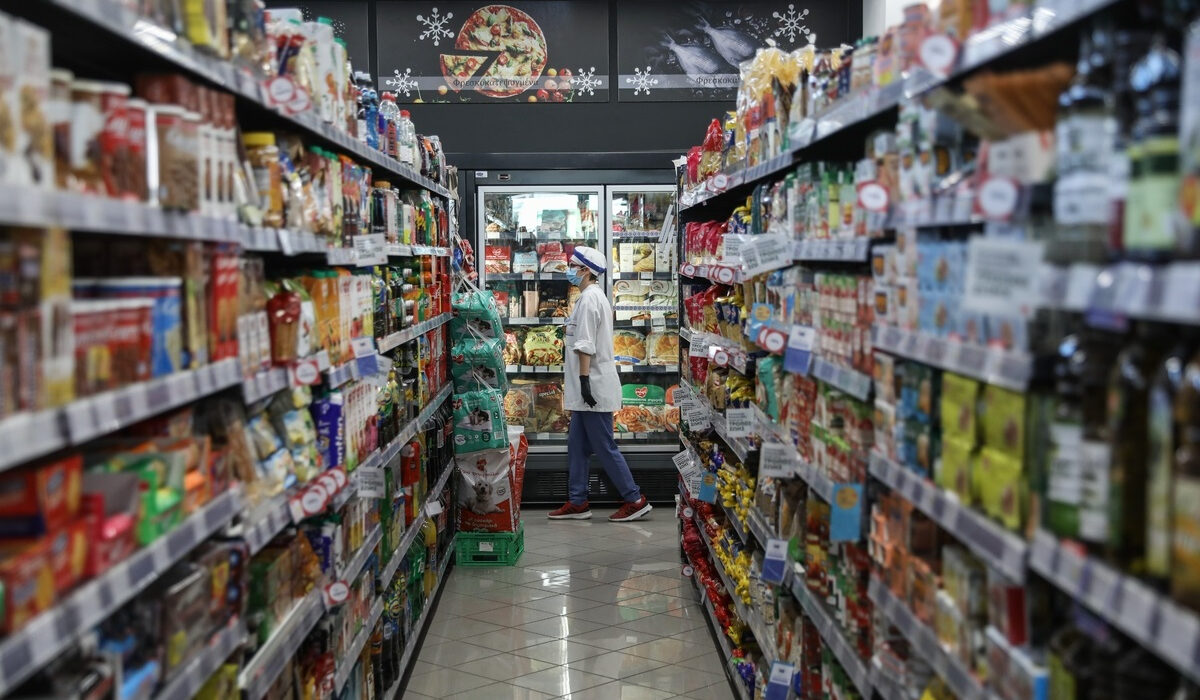 Κυβέρνηση και food pass: Λίγο για την ακρίβεια, ακόμη πιο λίγο για την κοινωνική δυσαρέσκεια