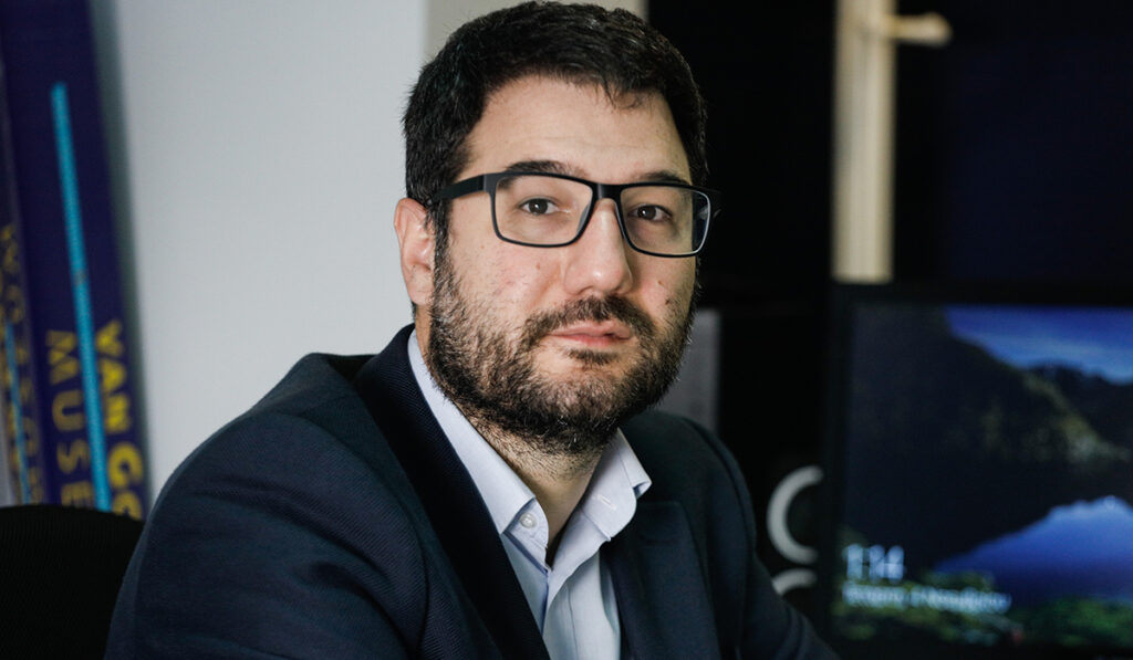 Ηλιόπουλος: Ο κ. Μητσοτάκης είναι ένα πολιτικό πτώμα, η δυσωδία του πνίγει την κοινωνία